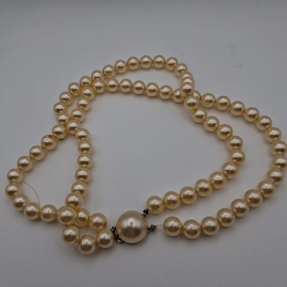 Vintage double strand faux pearl necklace